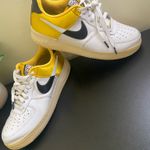 Nike AIR FORCE 1 ‘07 LV8 NBA SATIN WHITE YELLOW MENS Size 12 Photo 5