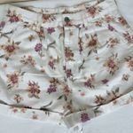 American Eagle  Women’s High-Waisted Floral Denim Shorts Size 6 Photo 2