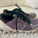 on cloud shoes Photo 0