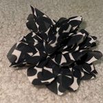 Black & White Flower Hair Clip Photo 0