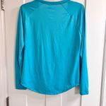 The North Face The North Face Blue Long Sleeve Tee for Versatile Comfort Photo 2