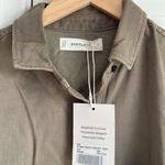 Everlane  The Boxy Overshirt in Buttersoft in Kalamata, Size X-Small Photo 7