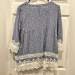 Entro  Antique Blue and White Floral Lace Trim Boho Top women’s size‎ Small Photo 5