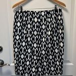 Ann Taylor  like new linen/cotton blend skirt blackk and white/cream print Photo 4