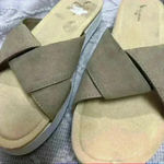 Koolaburra sandals shoes for women size 7 Tan Photo 2