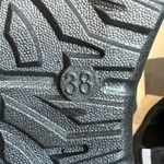 Black suede Slip on hiking shoes sz 38 Photo 2