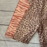 Good American Good America pink beige tan gym biker workout shorts size 7 Electric Feel Animal Photo 3