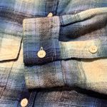 American Eagle EUC Women’s AE Outfitters Cropped Blue/Cream Plaid Flannel Shirt Size L Photo 3
