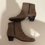 Clarks  Artisan Limbo Dance Slouch Boot Ankle Bootie Taupe Gray Leather Size 7.5 Photo 3