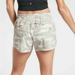 Athleta  3” Hustle Shorts Taupe Camo‎ Size Large Photo 1