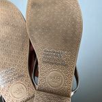 Solei Sea Revolve Gold Thong Sandals Flip Flops Women's Size 8 Metallic Summer Photo 4