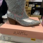 Wild Pearl Beautiful boots  Photo 0