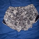 Lululemon  Masked Lace Starlight‎ Black Hotty Hot Short size 8 Photo 3