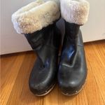 UGG  Australia Lynnea Black Clog Boots Sz 7 Cream Shearling Leather Booties Studs Photo 2