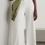 Suzie Kondi | NWT Short Photo 0