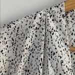 Jaclyn Smith Size XL patterned blouse with a zipper detail at the neckline Photo 4