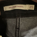 Levi's Women's Stretch Raw Hems High Rise Black Jeans Shorts SZ 25 Hypersoft Photo 4