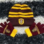 Gryffindor Hat and Gloves Set Photo 0