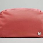 Lululemon  EVERYWHERE BELT BAG in BRIER ROSE. Photo 0