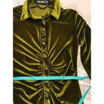 Blush Mark Women's Green Velvet Button Photo 7