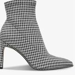 Bar III very very nice black and white plaid ankle boots! Photo 0