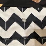 Lululemon Scoop Neck Tank in the "Arrow Chevron Polar Cream Black" pattern sz 6 Photo 9