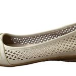 White Mountain Cliff's by women's size 6 1/2M cream slip on round toe flats shoe Photo 3