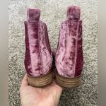 Toms Women’s Ella Crushed Velvet Ankle Booties Boots Pink Size 7.5 Photo 4