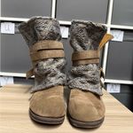 Muk Luk Cozy Tan and Gray Flannel Faux Suede Women's Boots Size 9 Photo 4