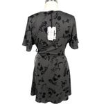41 Hawthorn Floral Wrap Dress Satin Short Sleeve Gray Black Size MP NWT Photo 5