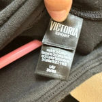 Victoria's Secret Victoria sport size large capri leggings Photo 3