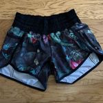Lululemon Inflected Highlight Multicolor  Flowers  Hotty Hot Shorts Size 4 Photo 2
