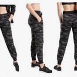 Apana APANDA SPANDEX CAMO ZIPPER POCKET JOGGERS Photo 0