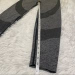 PINK - Victoria's Secret Victoria’s Secret Pink Active Seamless Legging in Gray and Black Large Photo 4