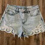 BLANK NYC  The Barrow Denim Jean Short Floral Crochet Appliqué  Size 30 Photo 0