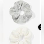 EXPRESS  Set of 2 sweater ponytail holder, scrunches Photo 3