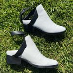 A7EIJE White & Black Slip Ons Photo 4