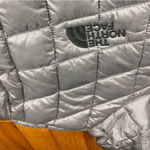 The North Face ThermoBall Eco
NFOA4QS3A91 Womens Gray Insulated
Jacket XL DTF553 Photo 6