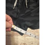 Vuori  Clementine 2.5" Shorts Women's Size Large Black Gray Camo Running Active Photo 4