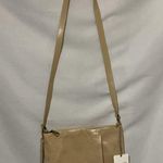 NWT HOBO Elegant Tan Crossbody Bag MULTI COMPARTMENTS ADJUSTABLE STRAP ZIP CLOSE Photo 9