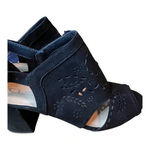 CL by Laundry  WOMEN'S JOANNE‎ SUEDE BLACK HEELED FLORAL CUTOUT SANDALS SIZE 8.5 Photo 8