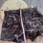 Athleta  farallon short in gray camo print‎ women’s size 4 Photo 3