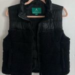 Aeropostale Puffy/ Fuzzy Zippered Vest Size M Photo 0