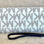 Michael Kors NWT Jet Set Travel Continental Wallet Wristlet Photo 4