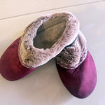 Isotoner  Slippers Women Size 9.5-10 Memory Foam Faux Fur Purple Gray Fur Comfy Photo 4