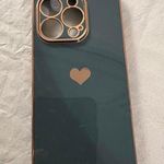 Stylish Green Heart Phone Case with Gold Accents Photo 1