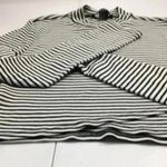 Forever 21   teen blouse L  bust 24  length 14 color black and white Photo 10