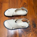 Everlane NWOT  City Crossover Flat Sandals in Parchment White 6 Photo 2