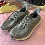Adidas Womens Grey ultra boost 22 sneaker
Worn once or twice Photo 0