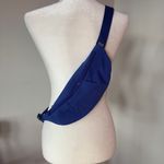 Athleta  Women's Belt Bag Fanny Pack Crossbody Sport Blue Color Adjustable. Photo 1